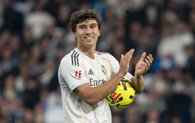 Mbappe vigastuse tõttu võimaluse saanud Reali noor ründeäss kordas Nistelrooy saavutust