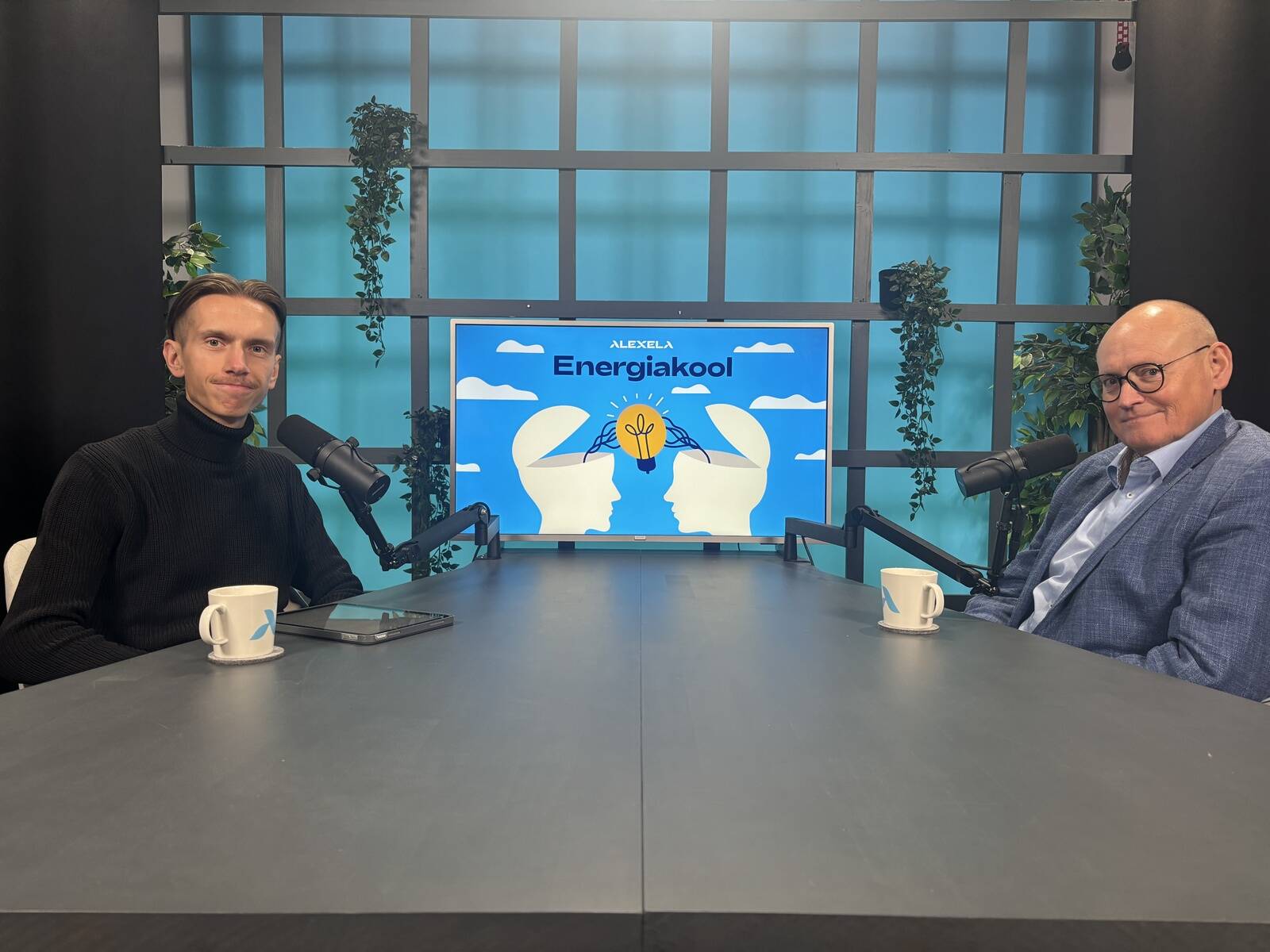 Saatejuht Brent Pere ja energeetikaekspert Raivo Vare räägivad “Energiakooli” saates kütuseturust.