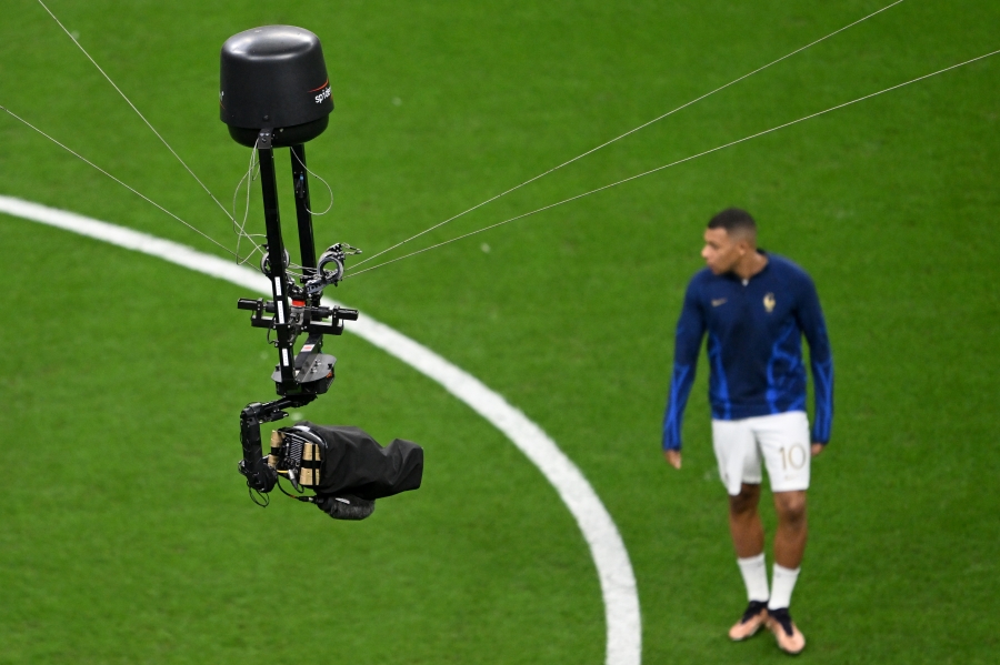 Kelle vahendusel j&otilde;uavad jalgpallimaailma s&auml;ravaimad t&auml;hed Eesti televaatajani? Foto: Scanpix / Robert Michael / dpa