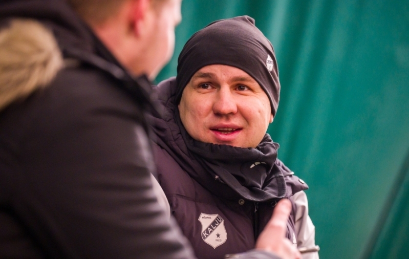Kalju peatreener Nikita Andrejev intervjuud andmas. Foto: Anna Andreas