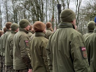 Lätis kutsutakse noori vabatahtlikke sõjaväkke, et täiendada riigikaitse ridu