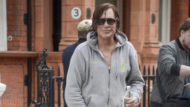 Mickey Rourke keeldus fännide annetatud 100 000 dollarist