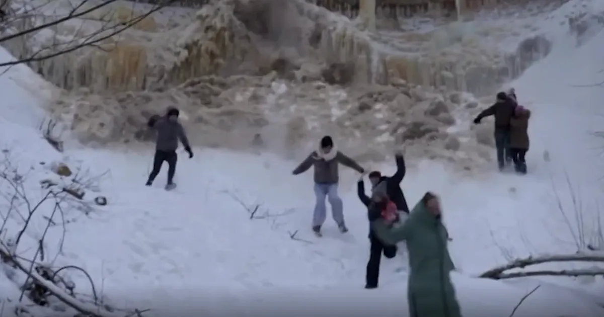 FOTOD JA VIDEO Valaste joa jääkamakate alla jäänud naine: olin laviini sees ja tundsin, kuidas jää vastu pead käis - Elu24