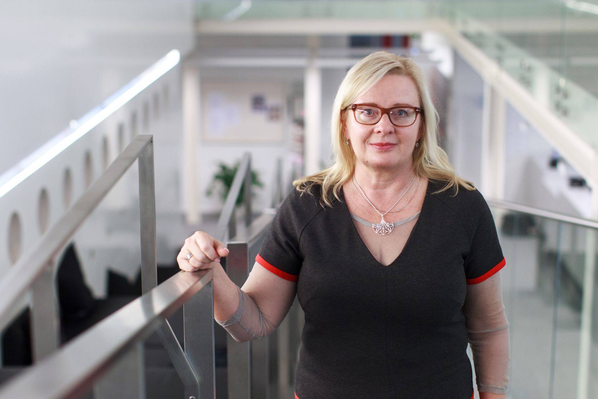 Kui suhtlusruum on teadlikult kujundatud turvaliseks ja lugupidavaks, kus kuulatakse, selgitatakse, hoitakse kokkuleppeid, diskuteeritakse ideede üle üksteisest lugupidavalt, tekib sotsiaalne kindlustunne, sõnab Ülle Ernits.