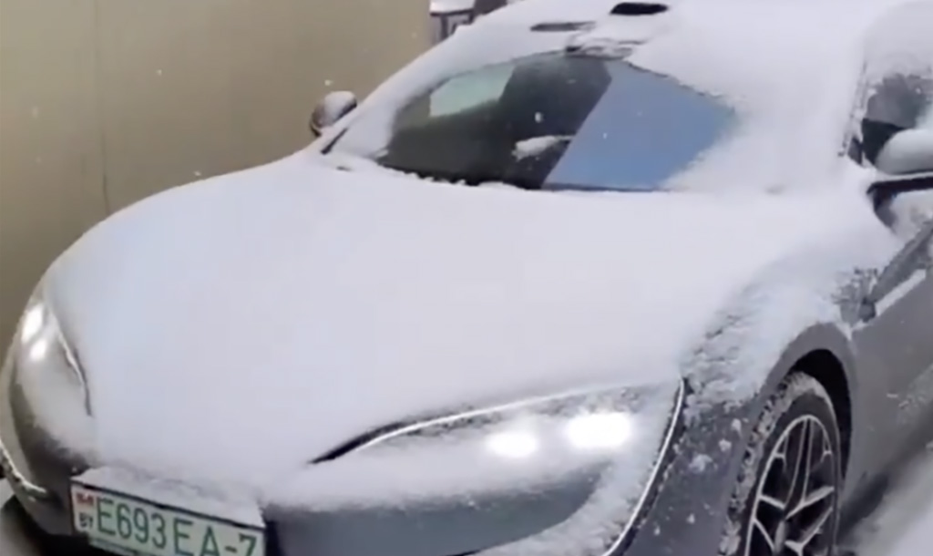 VIDEO: Valgevenes prooviti, kuidas töötab Hiina autol lume eemaldus - tulemus polnud päris see mis reklaamis