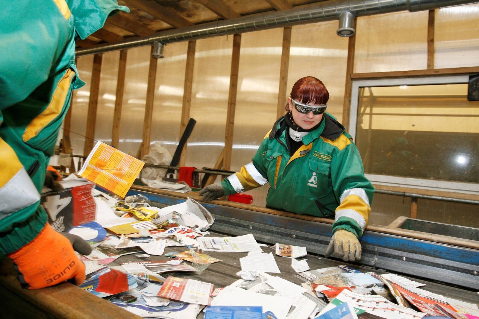 Üha enam juurdub arusaam, et jäätmed pole prügi, vaid tooraine. Jäätmete sorteerimine Ragn-Sellsis.