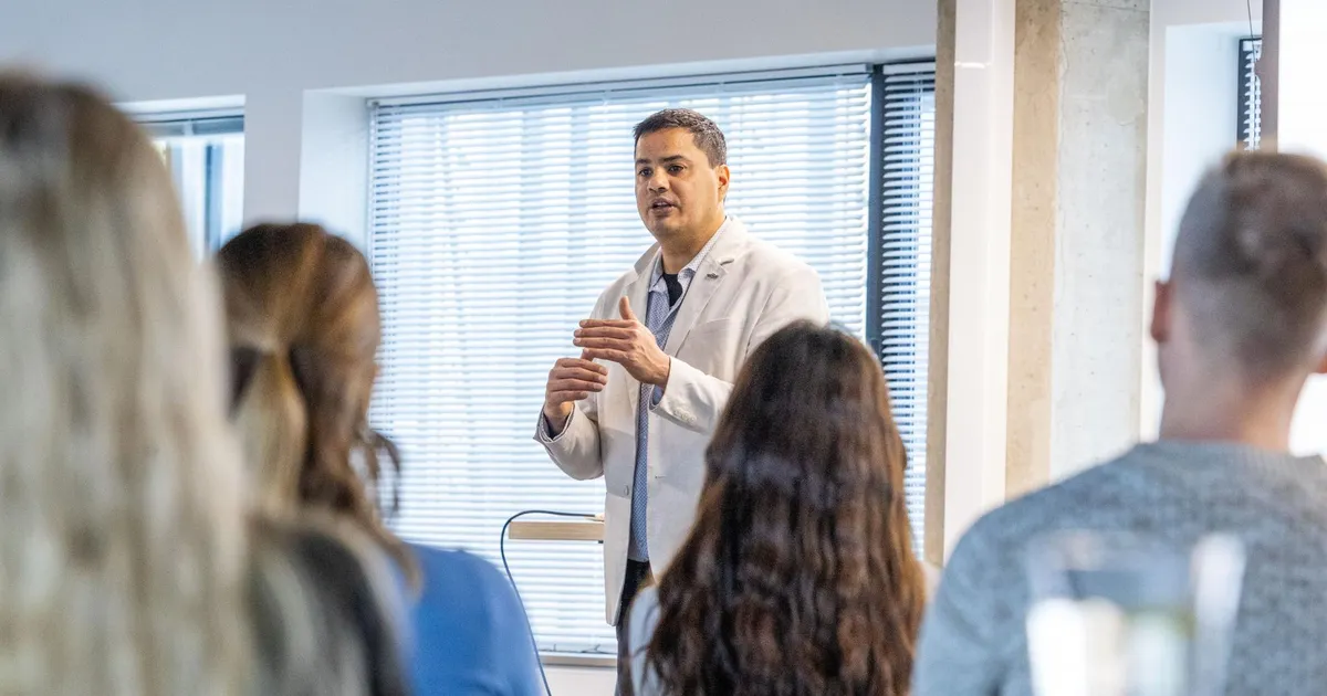 REEDENE RÕÕM ⟩ Microsofti tippjuht tahab ehitada sada raamatukogu ja innustada noori ettevõtjaid