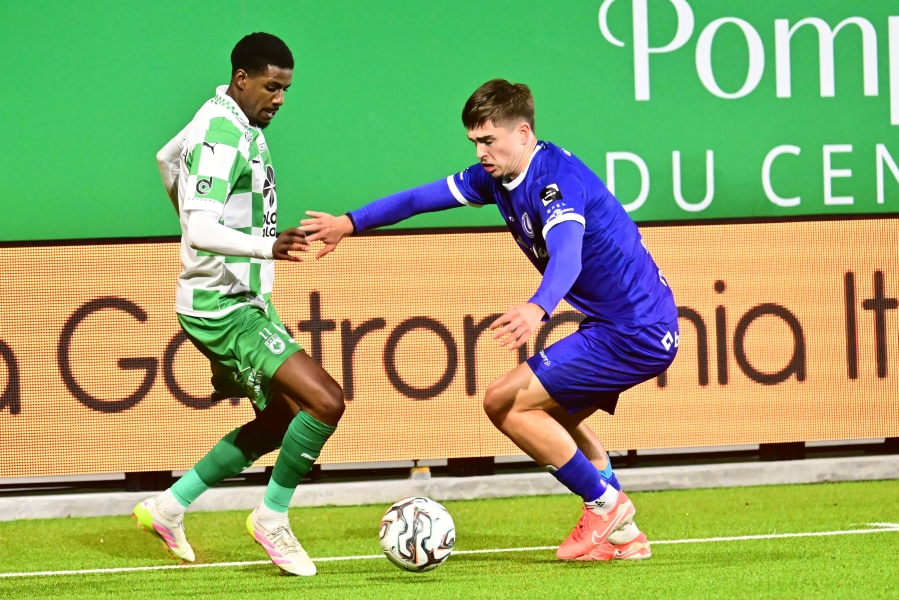 Maksim Paskotši võitluses vastasega. Foto: Scanpix / Peter De Voecht / PsnewZ via ZUMA