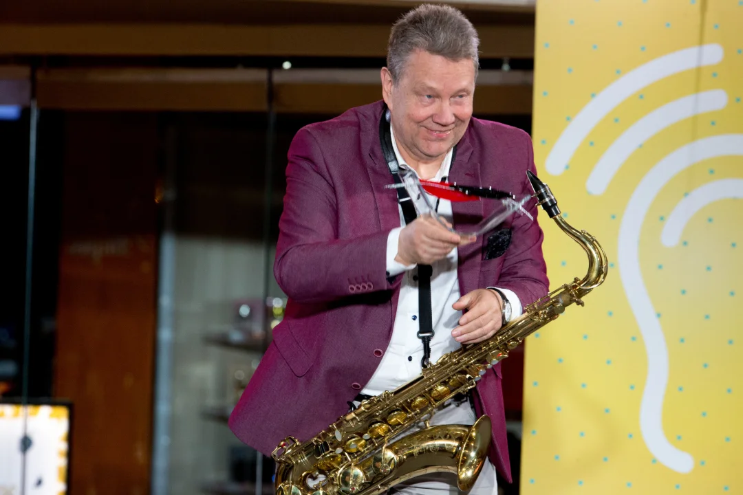 tehisaru on tehases hea abiline, aga muusikat võiksid teha inimesed!