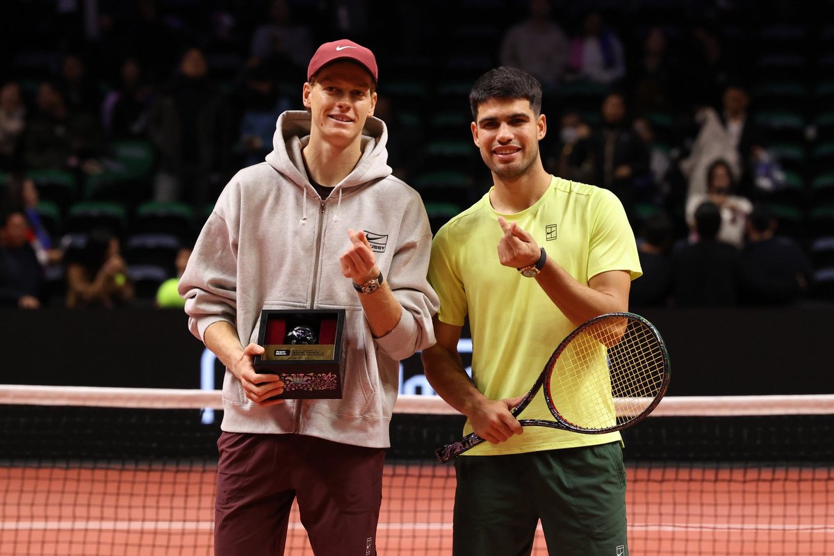 Alcaraz võitis Koreas näidismatšis Sinnerit