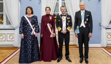 Kuninganna Mary näitas Leedu riigiõhtusöögil diplomaatilise rõivastumise tippklassi