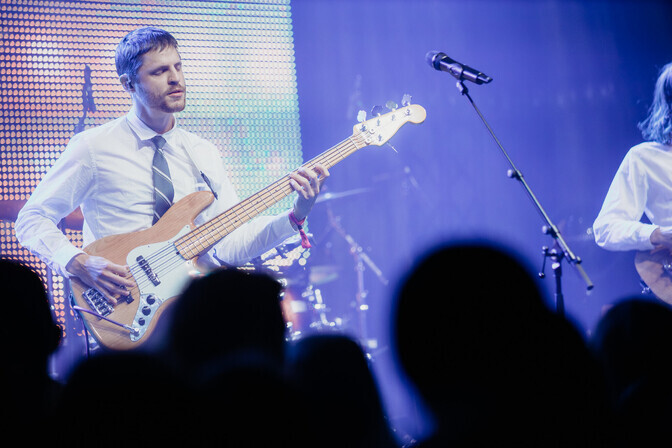 Unistuste bändis mängib bassi Meelik Samel | Eesti Laul