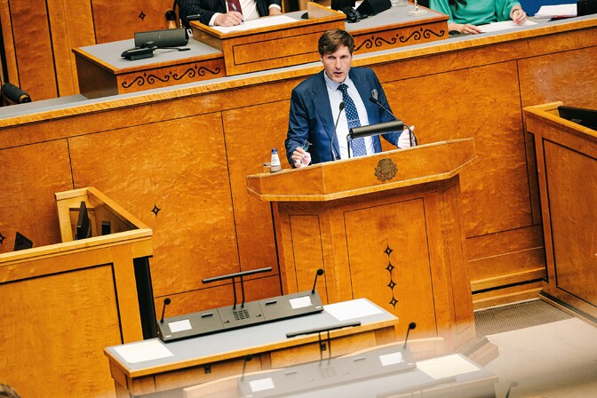 Opositsioon materdab hasartmängumaksu apsu eest võimuliitu | Eesti