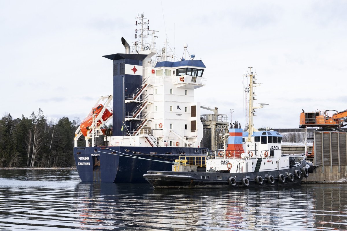 Soome leht: kaablikahjustamises kahtlustatava laeva ainus vahistatud meremees liitus meeskonnaga Peterburis