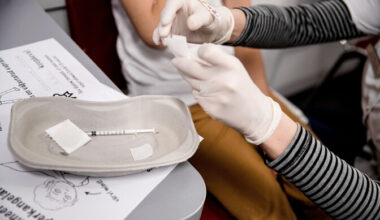 Sotsiaalministeerium tahab lihtsustada koolides vaktsineerimist | Eesti