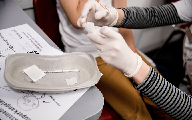 Sotsiaalministeerium tahab lihtsustada koolides vaktsineerimist | Eesti