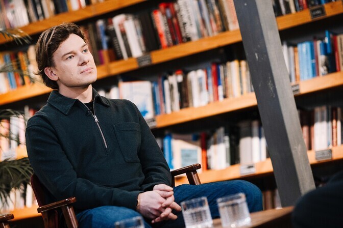 Ott Raidmets lavastusest "Prima facie": see avas mu silmad ohvrite kaitsetusele | Teater