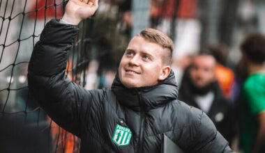 Flora naiskond vahetas peatreenerit | Jalgpall