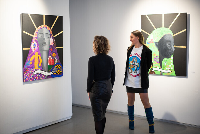 Galerii: Elisa Ritsingu näitus kujutab naiselikkuse erinevaid rolle | Kunst