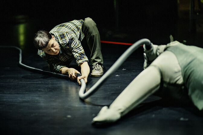 Kanti Gildi Saalis jõuab Eesti publiku ette Kristina Normani uus dokumentaallavastus | Teater