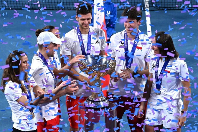 Kolm on kohtuseadus: Poola sai lõpuks United Cupi võidu kätte | Tennis