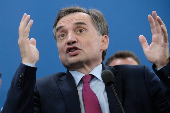 Süüdistustega silmitsi seisev Poola endine minister sai Ungaris asüüli | Välismaa