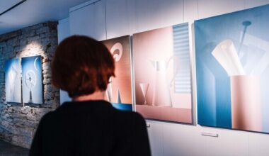 Pildid: Mari Kurismaa esitleb Truus galeriis uut vaikelude sarja | Kunst