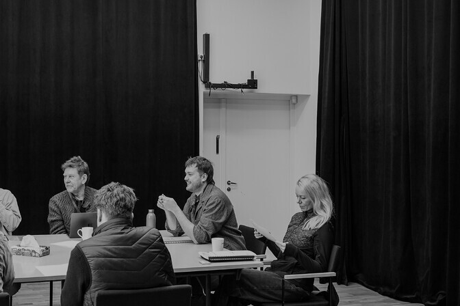 Johan Elm toob Ugala teatris publiku ette lavastuse "Elamise hind" | Teater