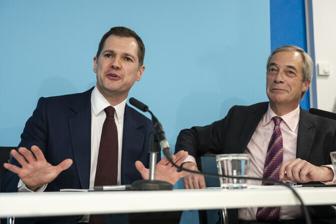 Badenochi rivaal läkski tooride ridadest Farage'i parteisse üle | Välismaa