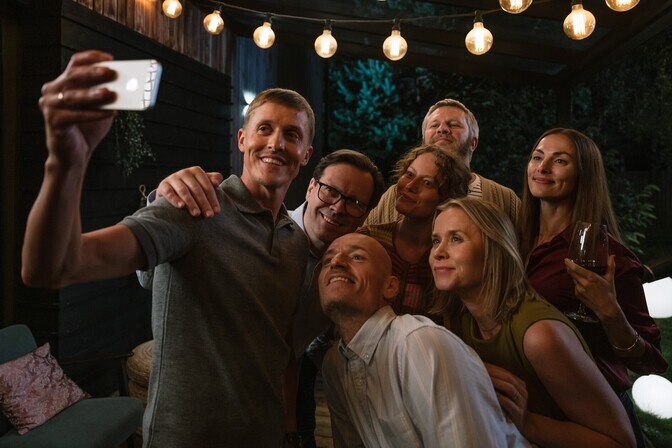 "Täiuslikud võõrad" tõi avanädalavahetusel kinodesse üle 21 000 vaataja | Film