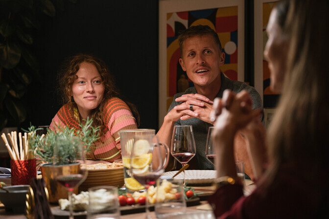 Arvustus. "Täiuslikud võõrad" paneb piirangud enda kasuks tööle | Film