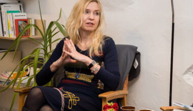 Loomingu Raamatukogus ilmus Triin Soometsa lähisuhtevägivallast kõnelev luulekogu | Kirjandus