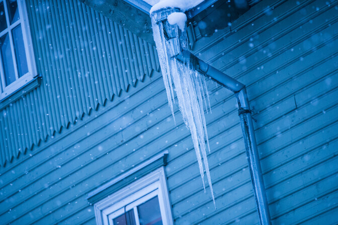 Tallinnas on tänavu mullusest rohkem ohtlikke jääpurikaid | Eesti