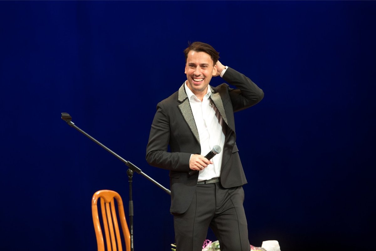 VIDEO | Maksim Galkin üllatas avalikkust habeme ja noorusliku välimusega