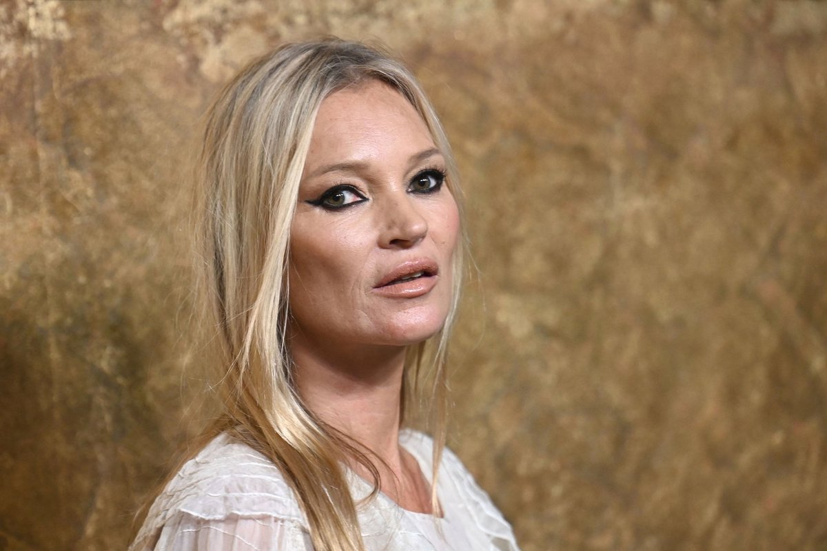 FOTO | Harukordne juhus! Supermodell Kate Moss tabati kaamerasilma ette meigivabalt