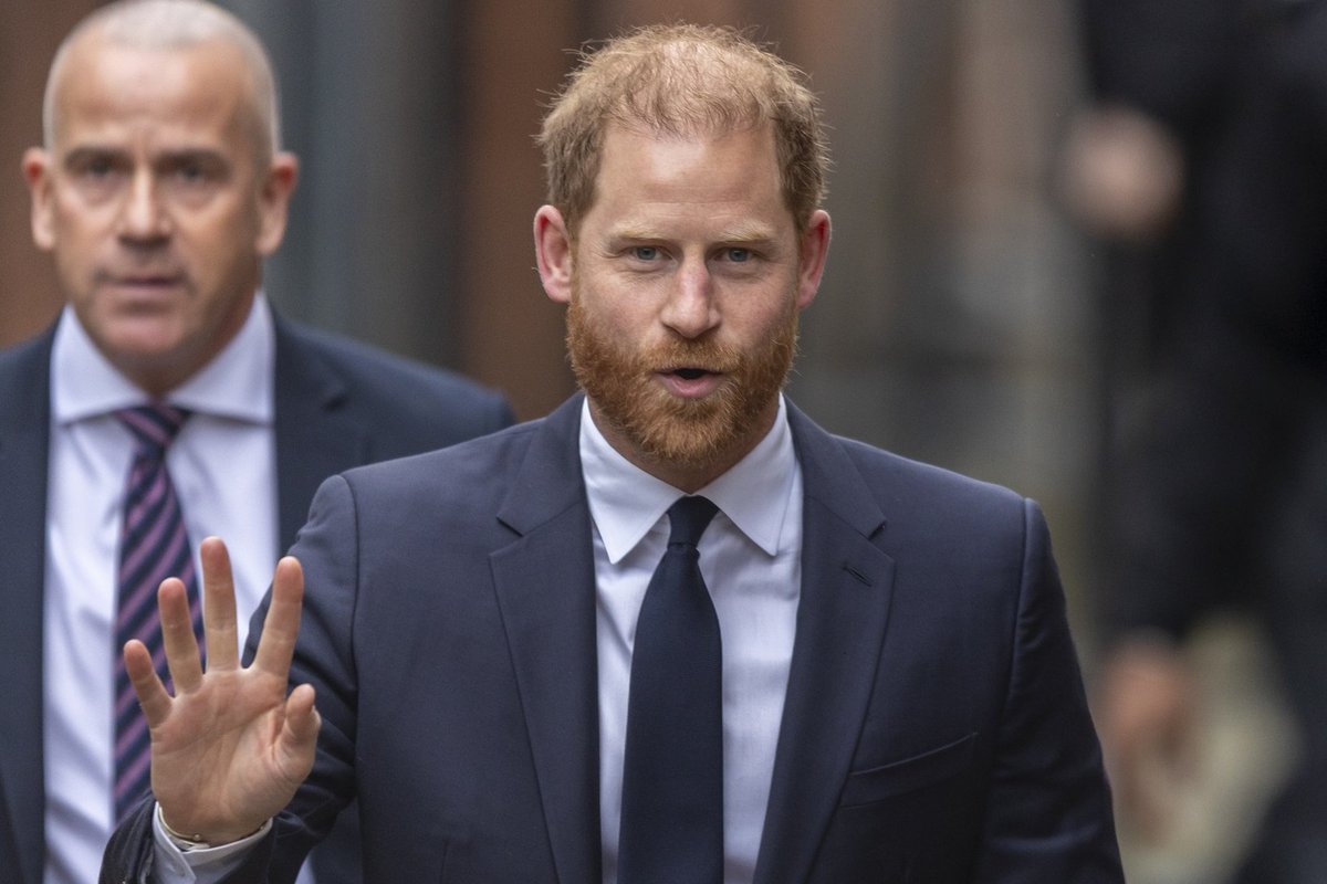 Prints Harry lendas Ühendkuningriiki järjekordsele kohtuprotsessile. Oma isa ja vennaga tal kohtuda ei õnnestu