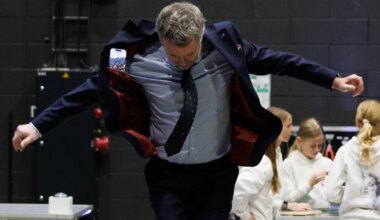 EKSKLUSIIVSED KAADRID | Taani kuninga telefon tõusis põuetaskust lendu – mis on tema taustapildil?