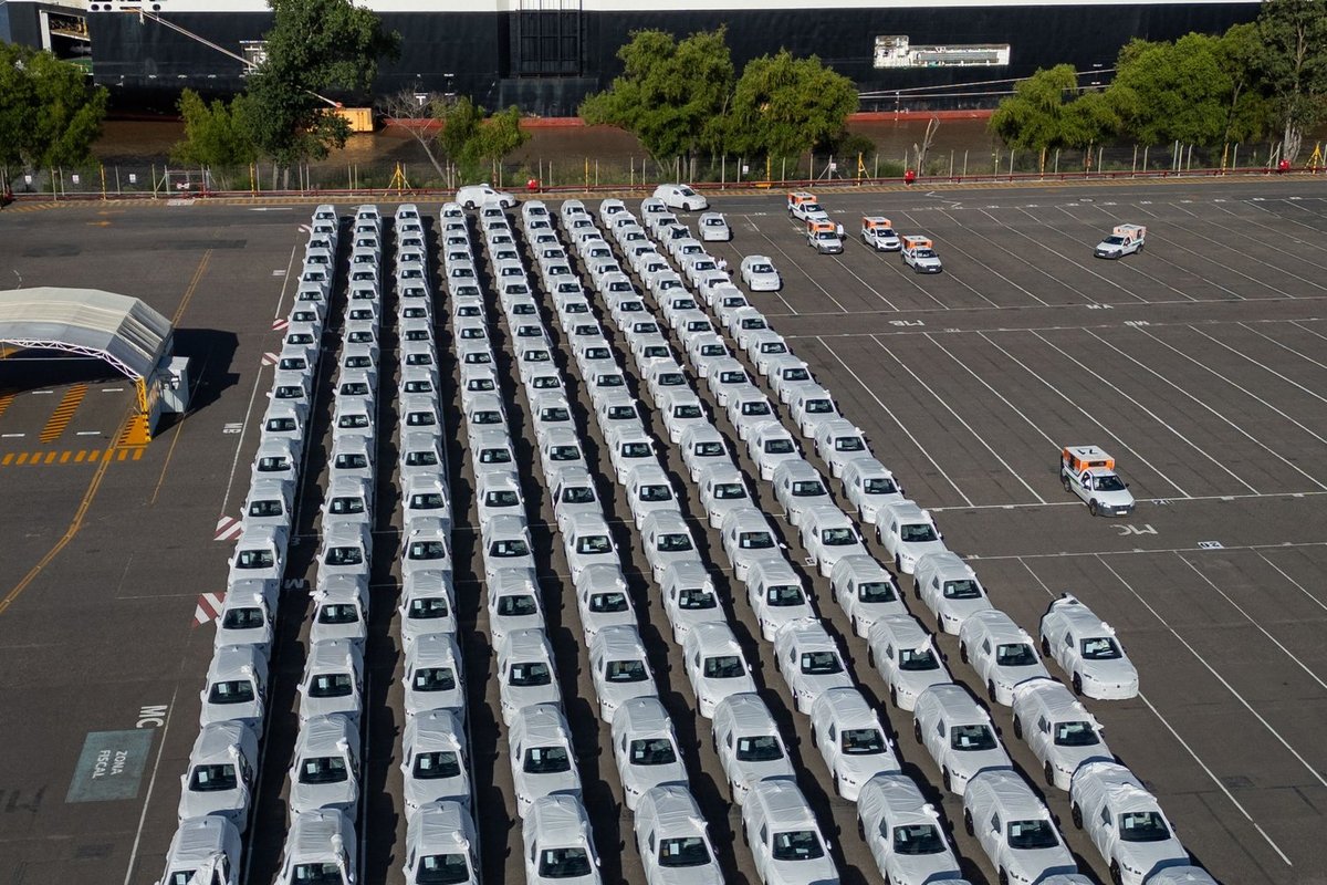 Vene autoturul käib järsk langus ja hiinlased panevad massiliselt esindusi kinni