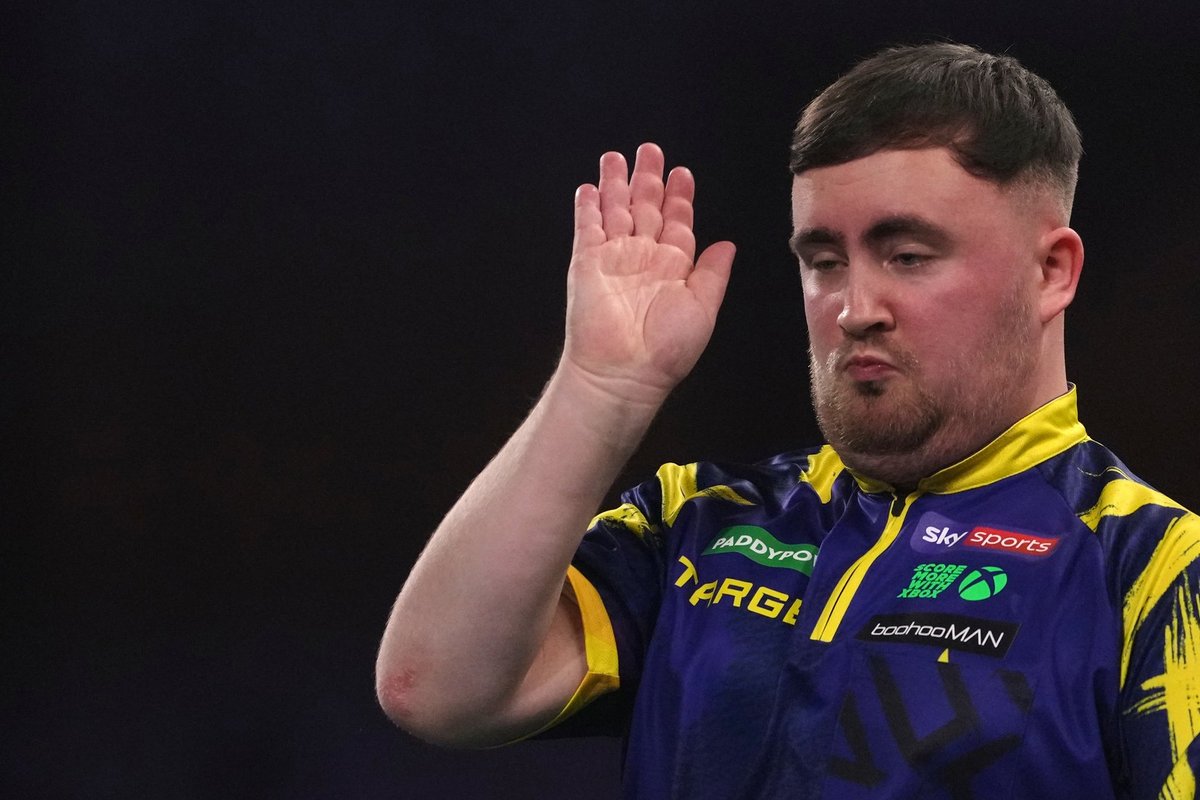 Nooleviskesensatsioon Luke Littler tõrjus nii herilase kui ka vastase rünnakud ja kaitses MM-tiitlit