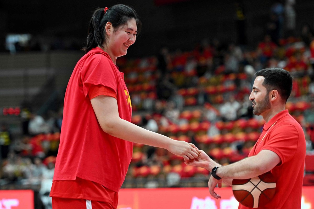 Maailma pikim naiskorvpallur on kasvanud veel pikemaks