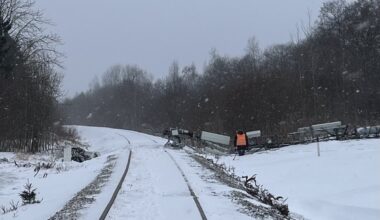 FOTOD | Tallinna ja Viimsi valla piiril kukkus mobiilimast raudteele