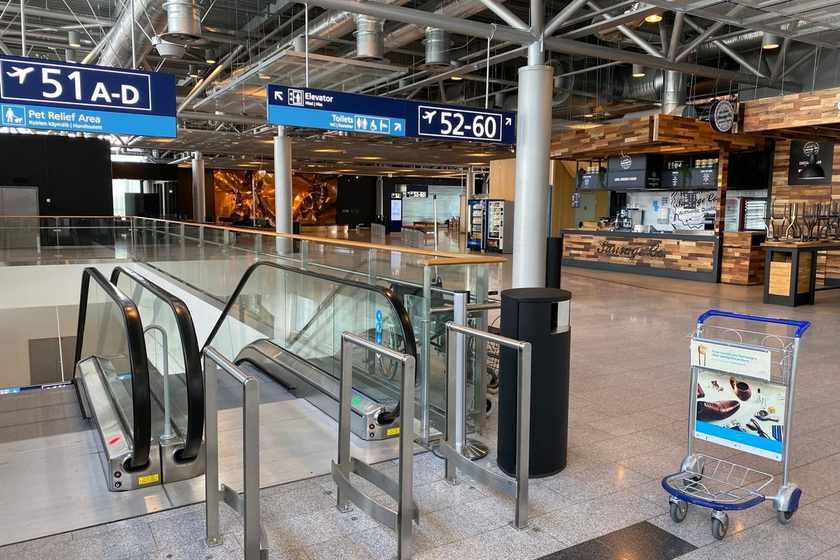 Vantaa lennujaamas anti teada raskest õnnetusest, lennuki teliku juures nähti leeki