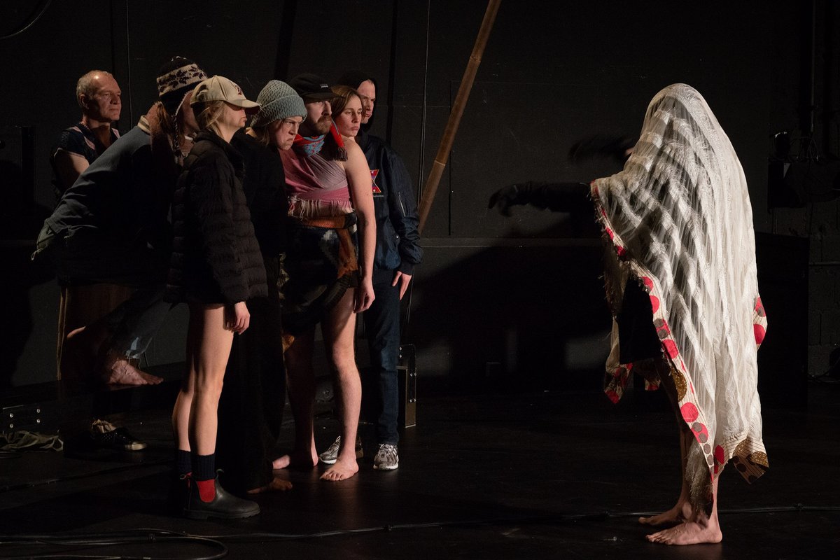 Berliinis esietendunud Von Krahli lavastuses peab ka publik end laval hästi tundma. „Me sulatame eestlased üles“