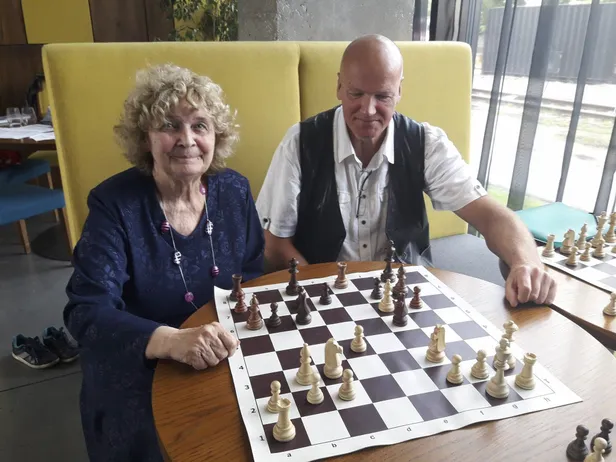 Merike Rõtova koos Eesti meeste paremikku kuuluva maletaja Kalle Kiigega.