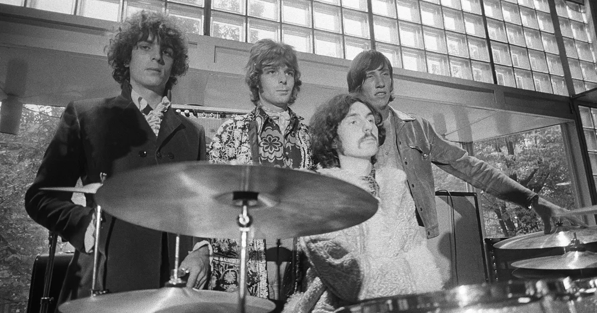 TÄNA AJALOOS ⟩ Sündis Pink Floydi «hull teemant» Syd Barrett