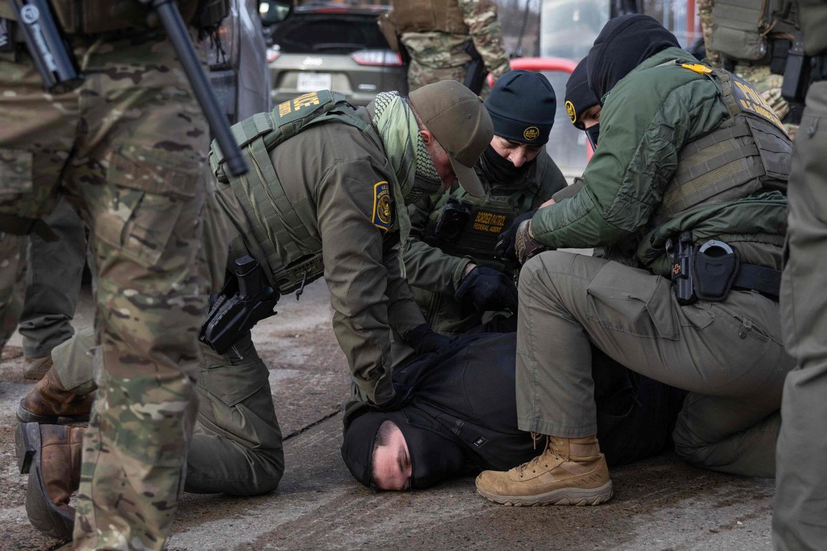 USA sisejulgeolekuminister saadab Minnesotasse veel sadu föderaalkorravalvureid