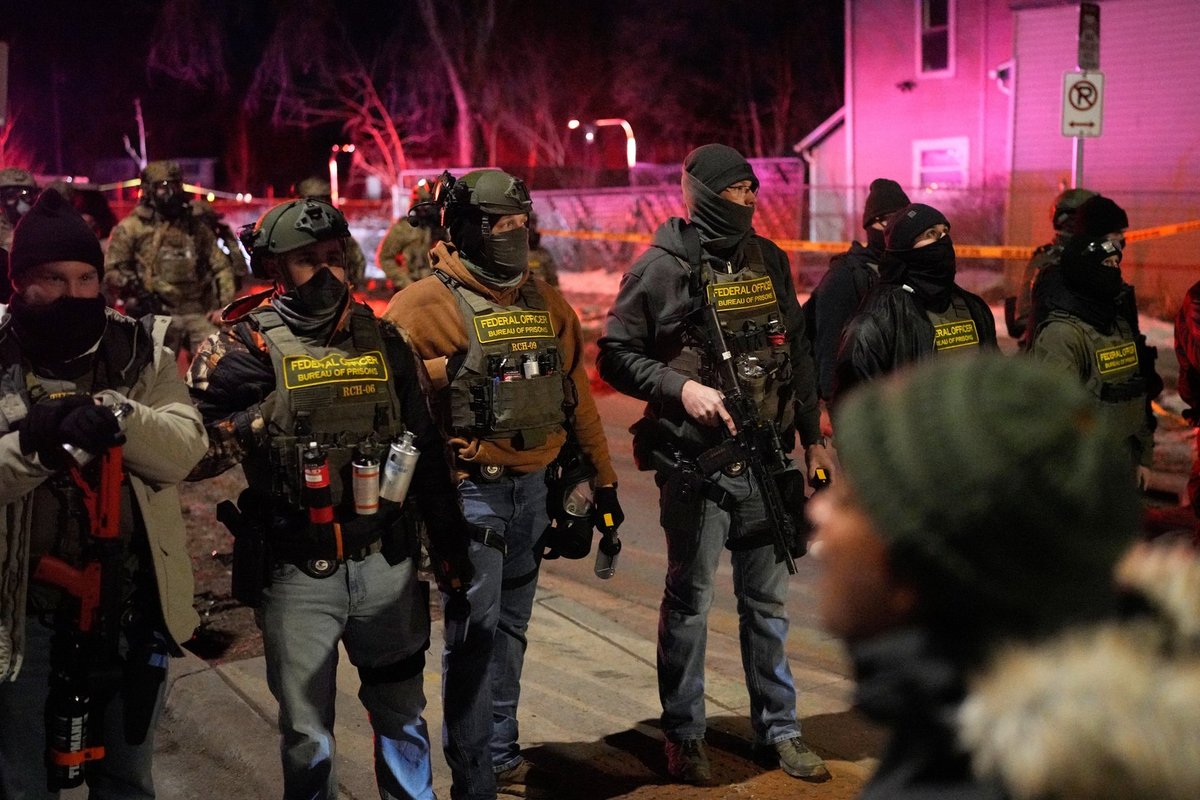 Minneapolises tulistas föderaalkorrakaitsja meest jalga