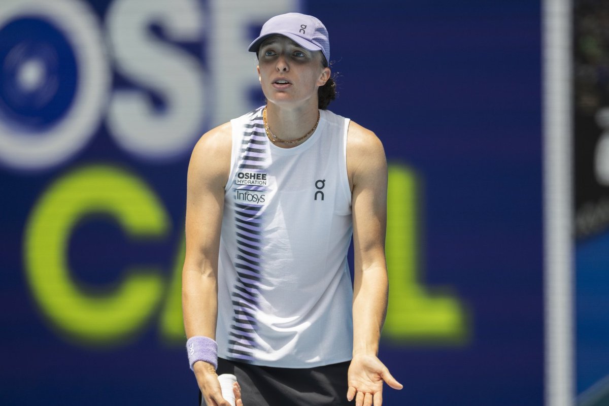 Maailma teine reket Iga Swiatek kritiseeris Austraalia lahtiste korraldajaid teravalt: kas me oleme tennisistid või loomad loomaaias?