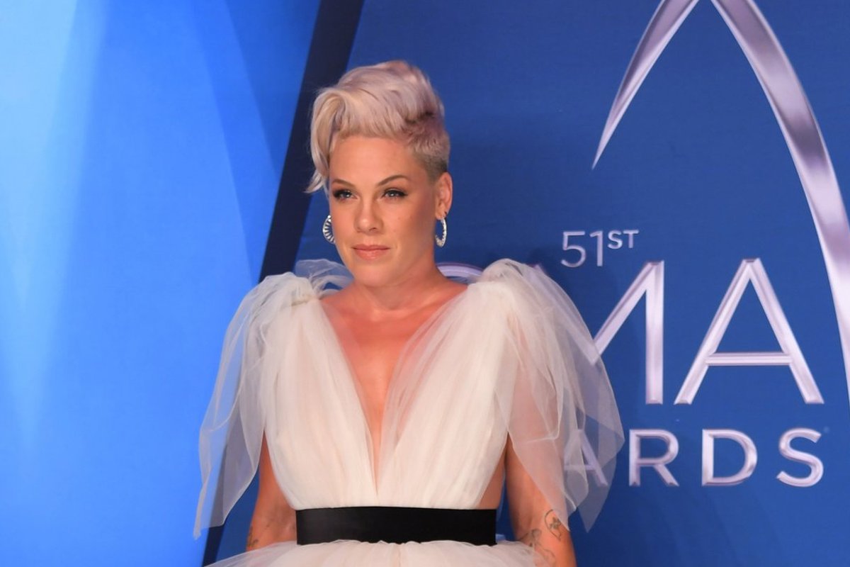 FOTO | Lauljatar Pink pidi uue aasta võtma vastu haiglavoodis. Ta läbis ka tõsise operatsiooni