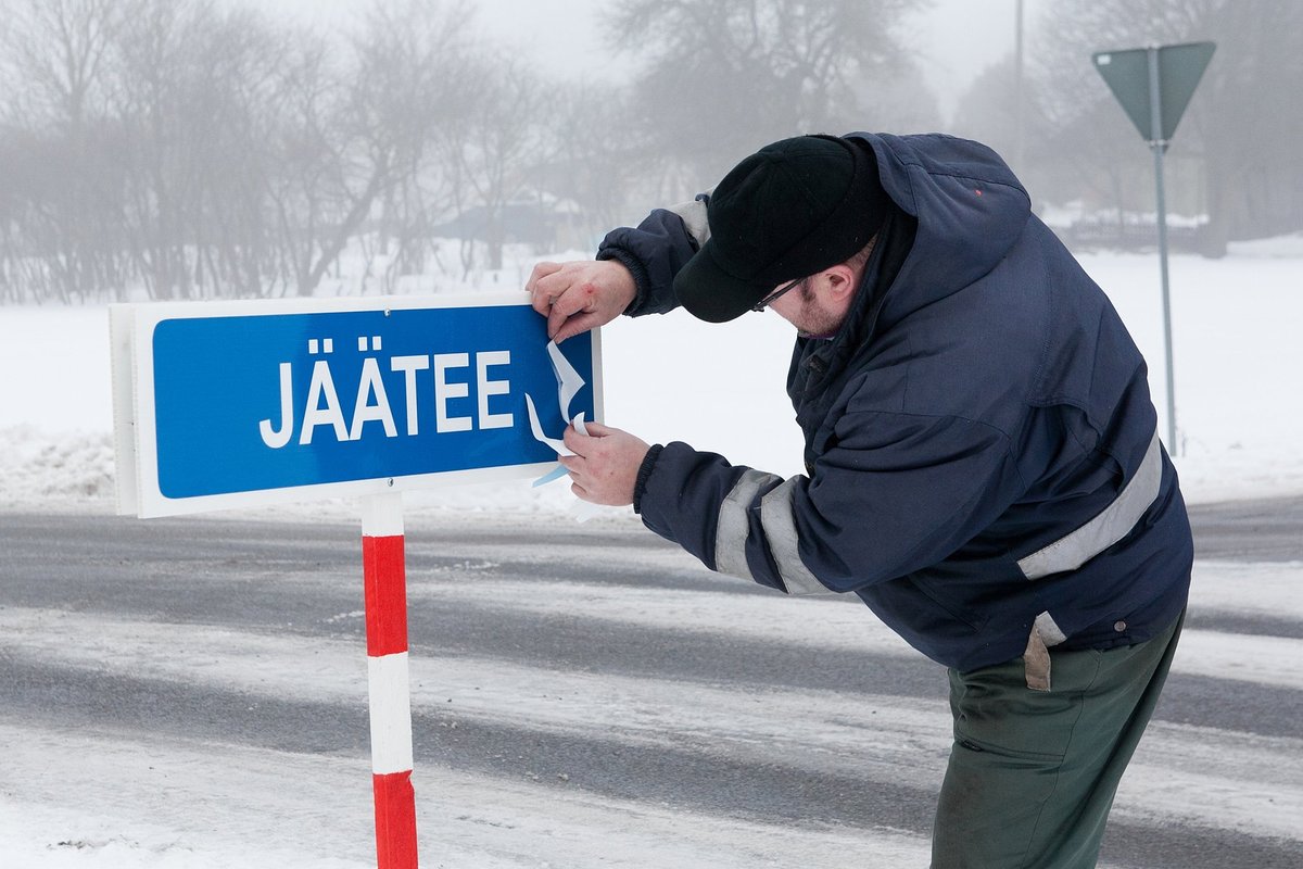Autoga jääle minek on suur risk: Saku vallas vajus maastur ratastega läbi veekogu jää